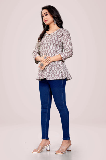 Ekisha's Falsa Printed Tunic Top, another side view