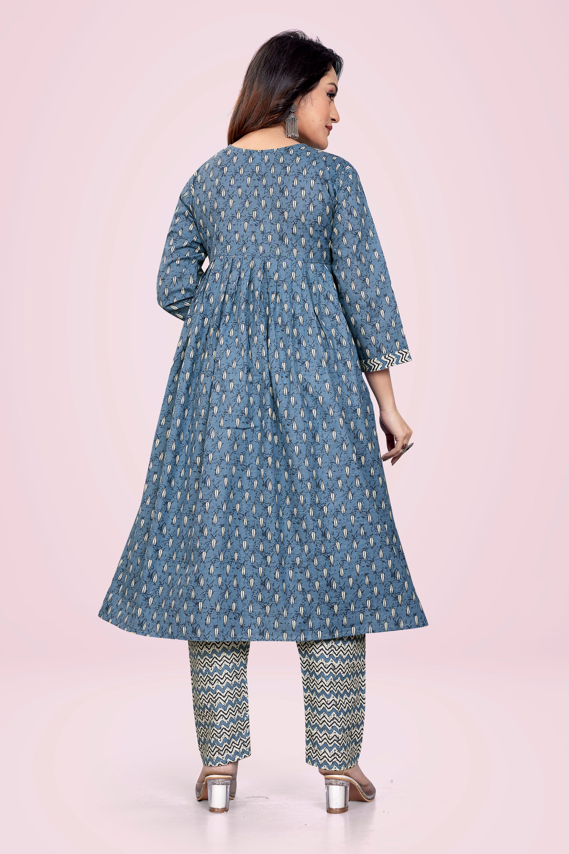 Ekisha's Greyish Blue Printed Kurta and Pant Set, back view