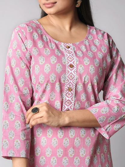 Pink cotton kurta, detailed view