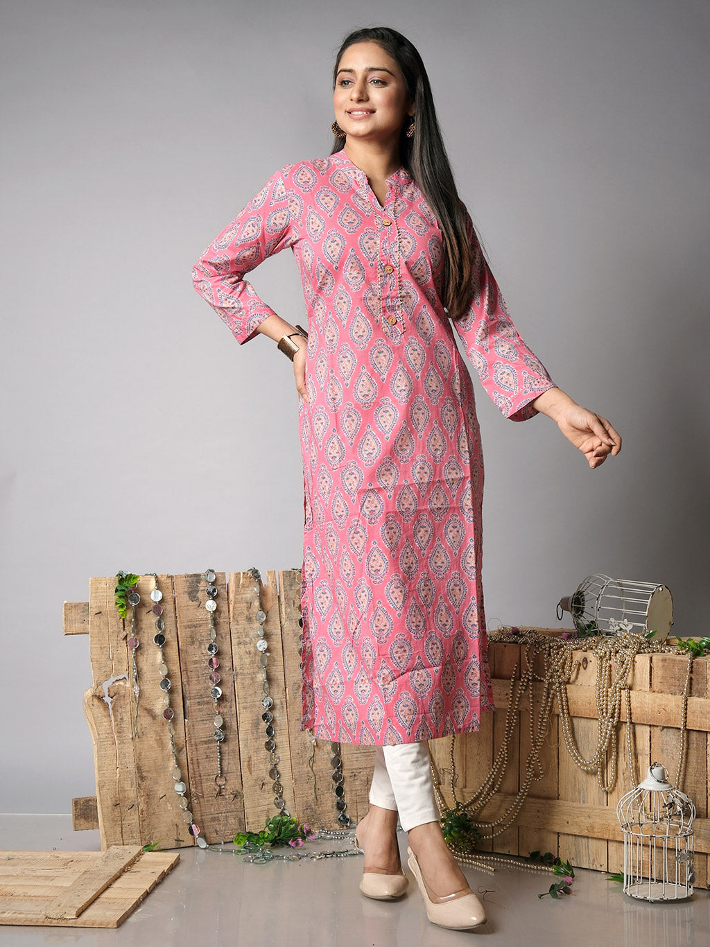 Pink kurta, front view