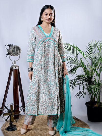 ekisha's Rama white kurta set with dupatta, front view