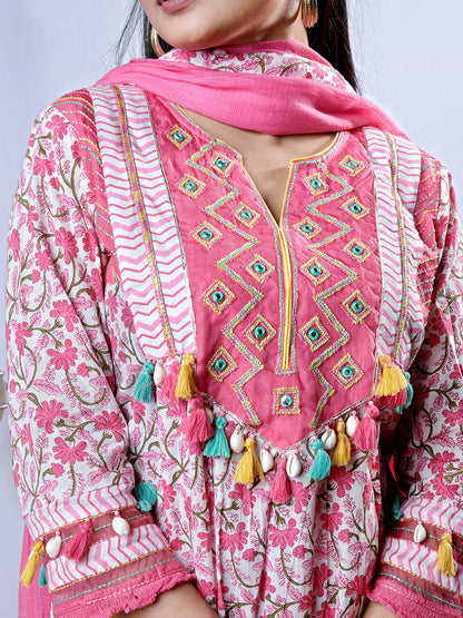 Pink Cotton kurta set with dupatta, detailed view