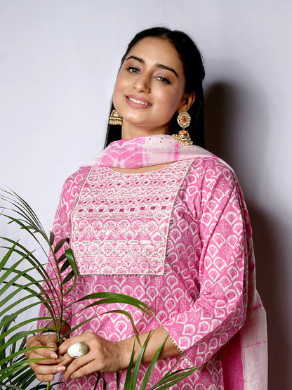 Pink kurta set with dupatta, detailed view