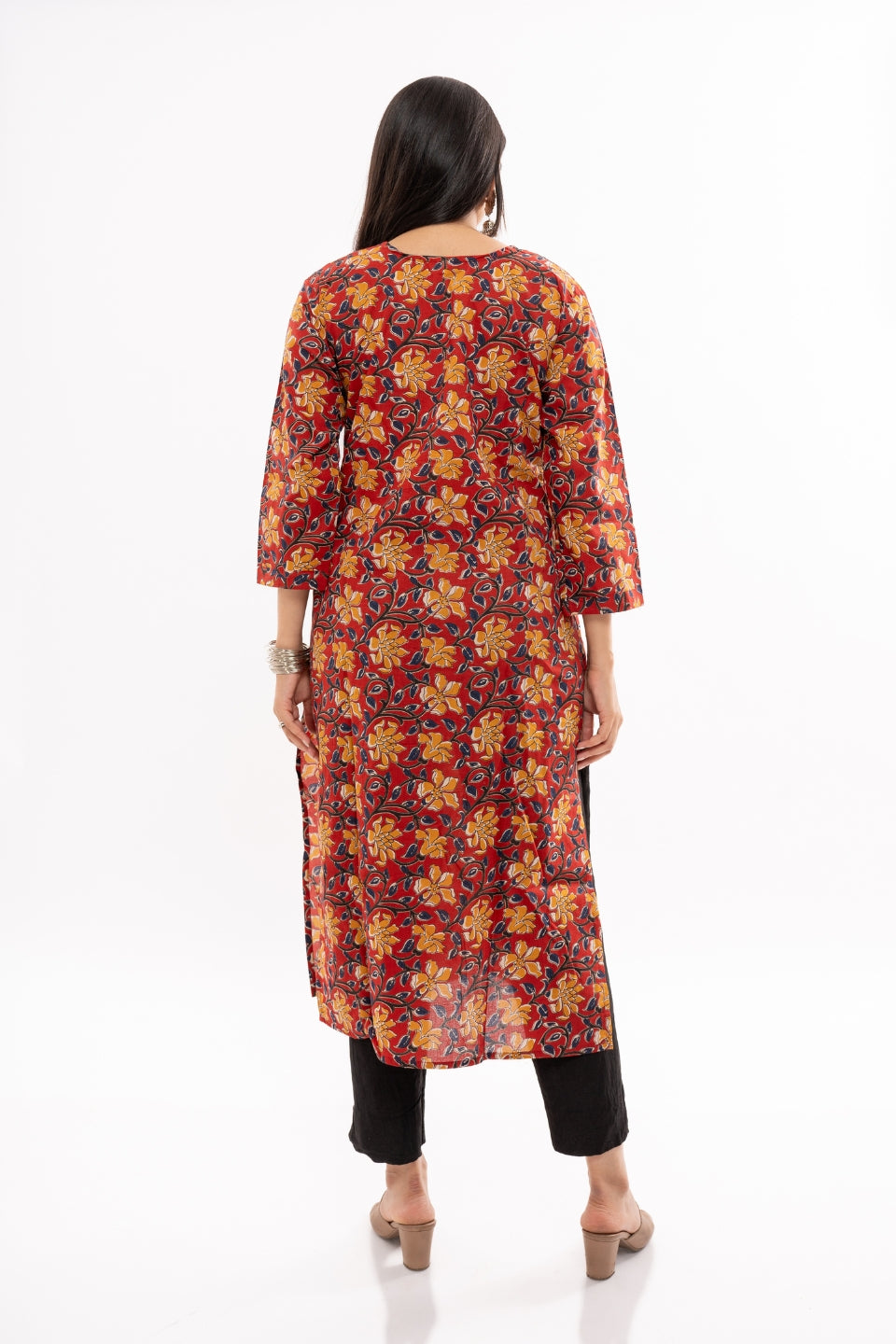 Ekisha women's cotton Maroon Kalamkari printed straight kurta kurti round neck back view